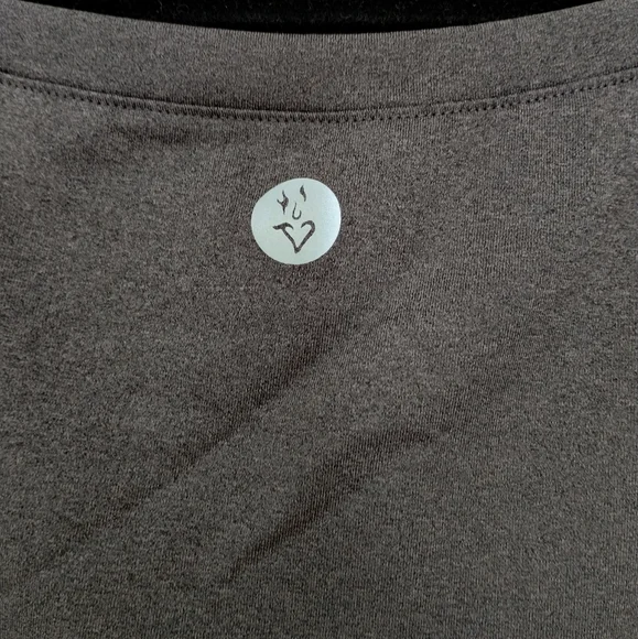 Torrid Active Dark Grey Short Sleeve Shirt Size 1 Moisture Wicking Charcoal Tee - Picture 4 of 4